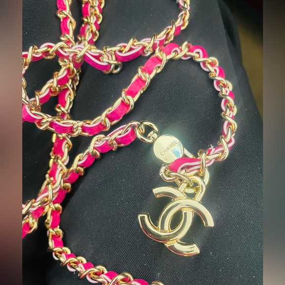 💕Chanel bright pink Mini Quilted Bag with Gold Chain - Picture 5 of 10